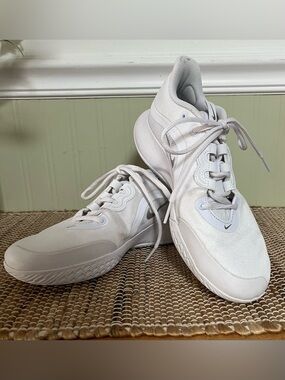 Nike White Lightweight Mesh Running Shoes
AirMax